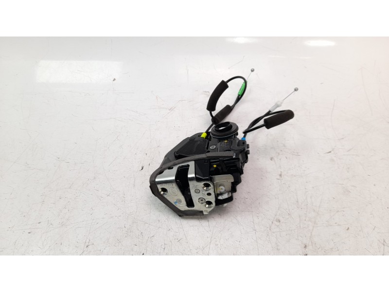 Recambio de cerradura puerta trasera izquierda para toyota corolla (e21) referencia OEM IAM 6906002580  