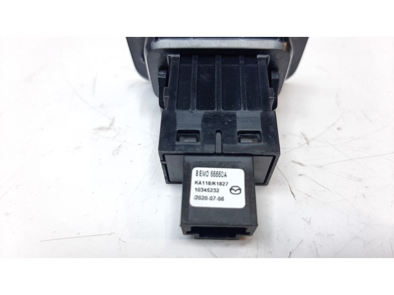 Recambio de interruptor para mazda 3 sedán (bp) referencia OEM IAM BEMD66660A  