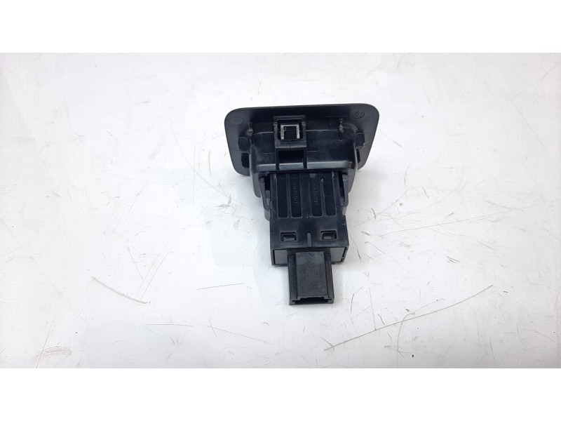 Recambio de interruptor para mazda 3 sedán (bp) referencia OEM IAM BEMD66660A  