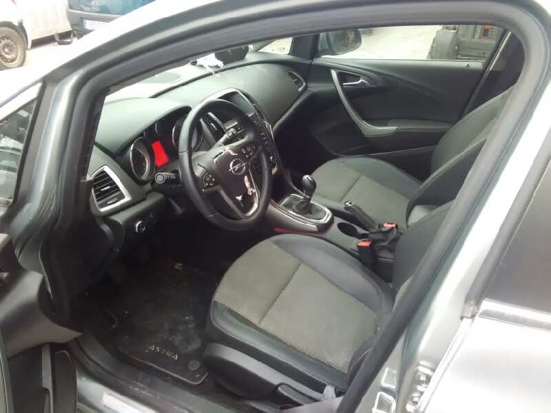 opel astra j lim. del año 2015