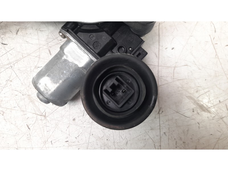 Recambio de elevalunas trasero derecho para mazda 3 sedán (bp) referencia OEM IAM BCJH7258X  