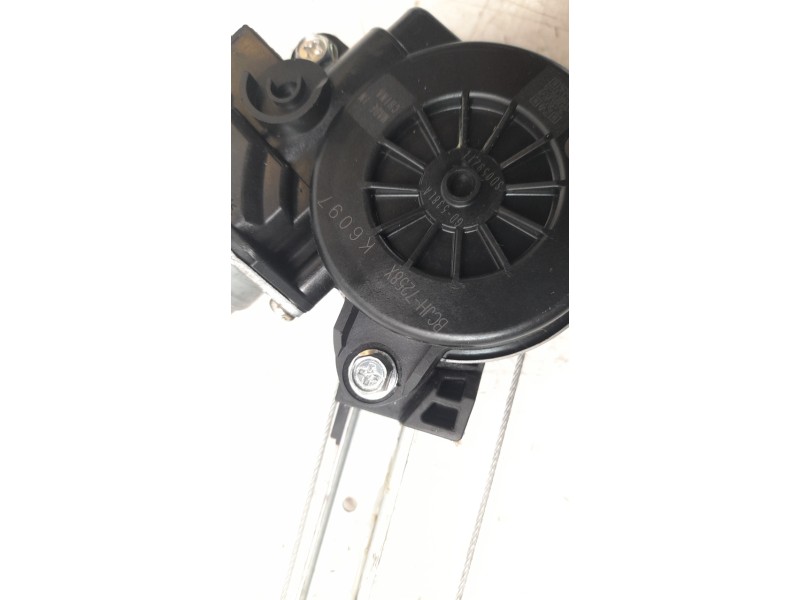 Recambio de elevalunas trasero derecho para mazda 3 sedán (bp) referencia OEM IAM BCJH7258X  