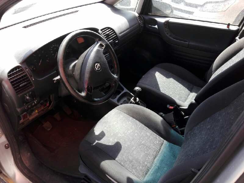 opel zafira a del año 2000