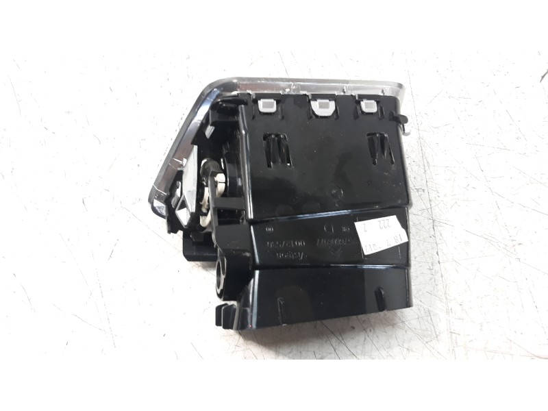 Recambio de rejilla aireadora para citroen c4 lim. live edition referencia OEM IAM 9676606977  