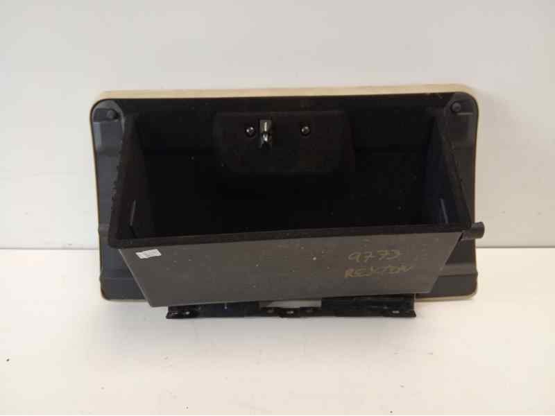 Recambio de guantera para ssangyong rexton w limited 4wd referencia OEM IAM 7772008000  