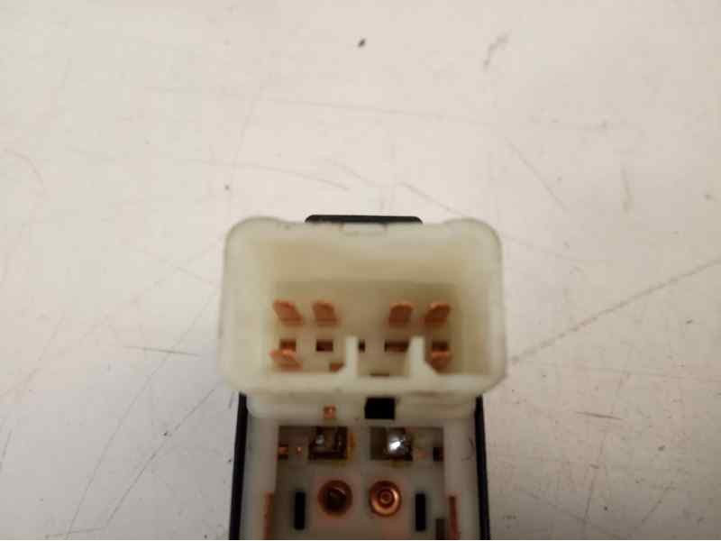 Recambio de mando elevalunas trasero izquierdo para ssangyong rexton w limited 4wd referencia OEM IAM 202008279  