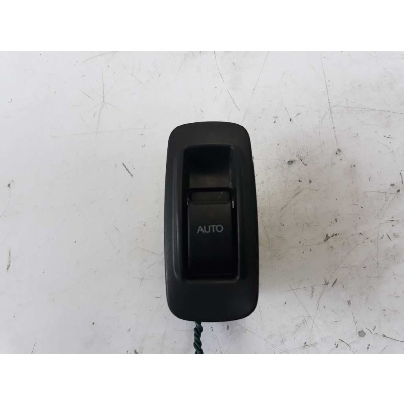 Recambio de mando elevalunas trasero derecho para toyota corolla (e12) 2.0 d-4d sol berlina referencia OEM IAM 54035117  