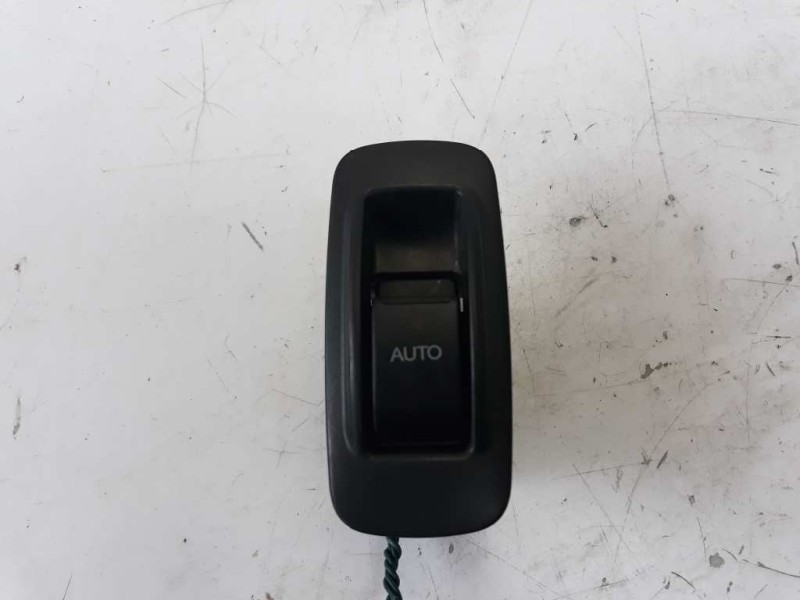 Recambio de mando elevalunas trasero derecho para toyota corolla (e12) 2.0 d-4d sol berlina referencia OEM IAM 54035117  