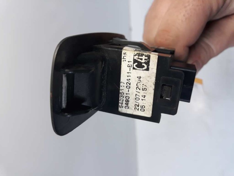 Recambio de mando elevalunas trasero derecho para toyota corolla (e12) 2.0 d-4d sol berlina referencia OEM IAM 54035117  