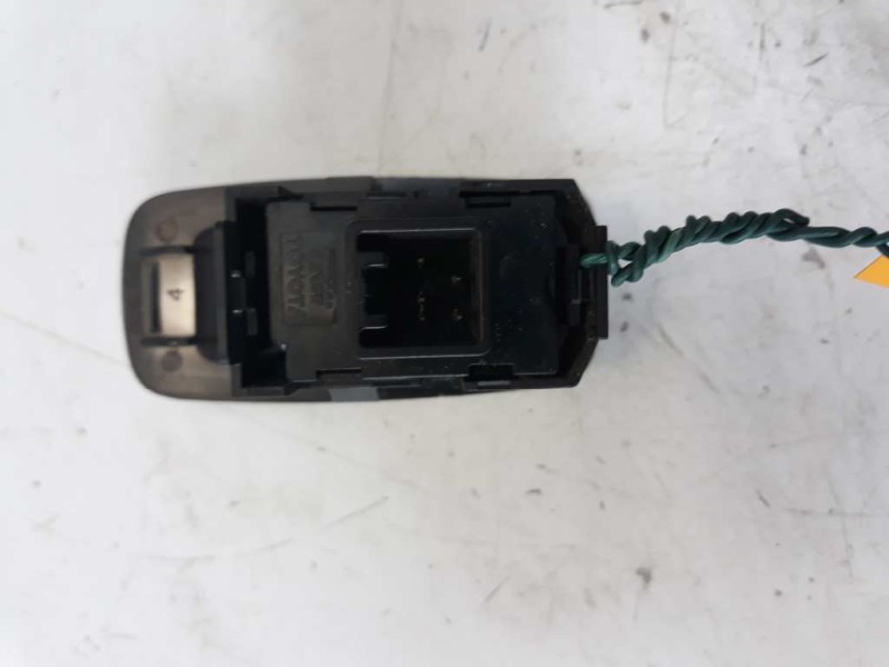 Recambio de mando elevalunas trasero derecho para toyota corolla (e12) 2.0 d-4d sol berlina referencia OEM IAM 54035117  