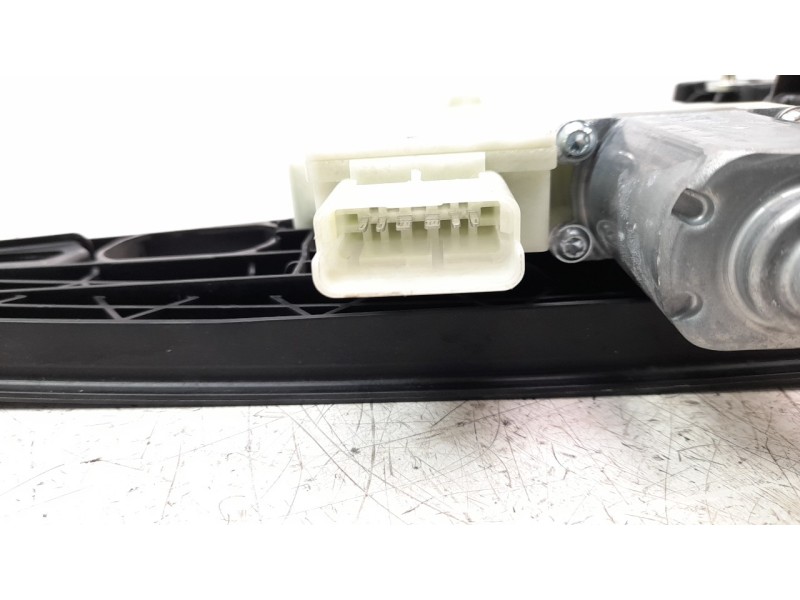 Recambio de elevalunas delantero derecho para renault captur ii 1.0 tce referencia OEM IAM 807203293R  