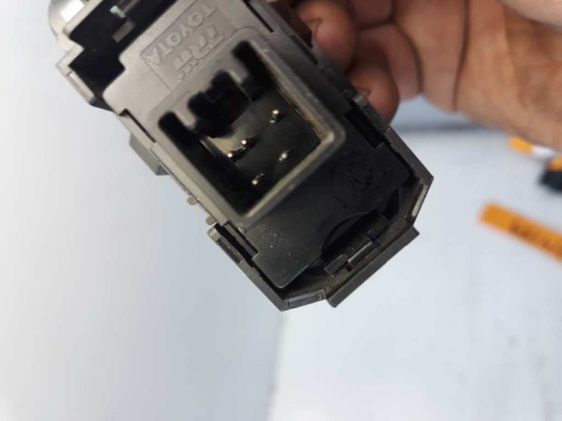 Recambio de mando elevalunas trasero derecho para toyota corolla verso (r1) 2.2 d-4d luna referencia OEM IAM 54035228 848010F030