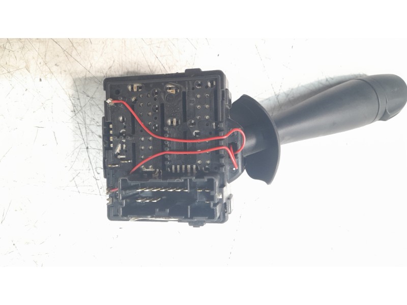 Recambio de mando limpia para dacia sandero stepway referencia OEM IAM 255679575R  