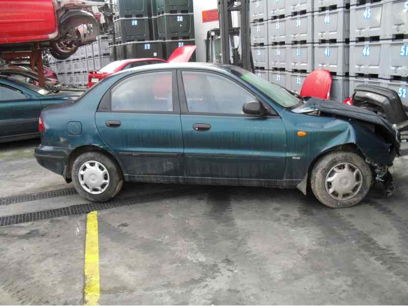 daewoo lanos del año 2000