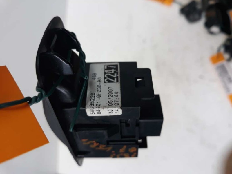 Recambio de mando elevalunas trasero izquierdo para toyota corolla verso (r1) 2.2 d-4d luna referencia OEM IAM 54035228 848010F0