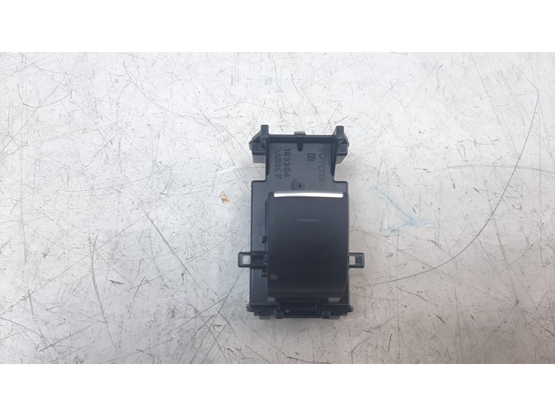 Recambio de mando elevalunas delantero derecho para toyota corolla (e21) referencia OEM IAM 8481002260  