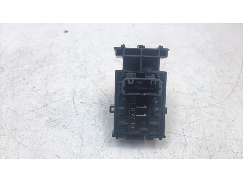 Recambio de mando elevalunas delantero derecho para toyota corolla (e21) referencia OEM IAM 8481002260  
