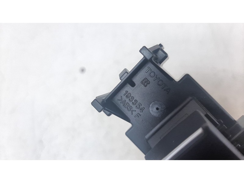 Recambio de mando elevalunas delantero derecho para toyota corolla (e21) referencia OEM IAM 8481002260  