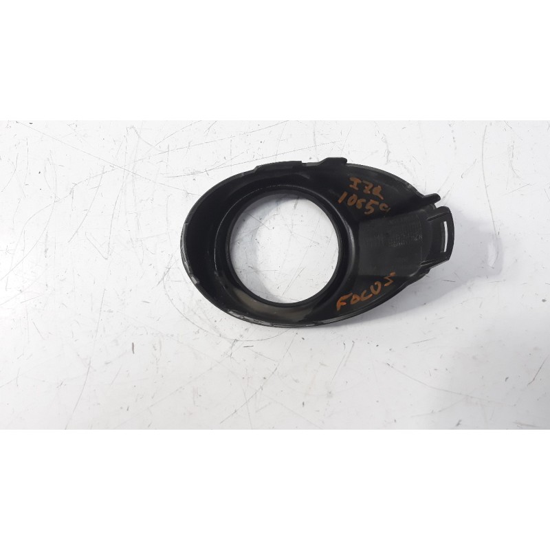 Recambio de molduras delanteras para ford focus lim. 1.6 tdci cat referencia OEM IAM BM5119953A 107105018 FD4281232