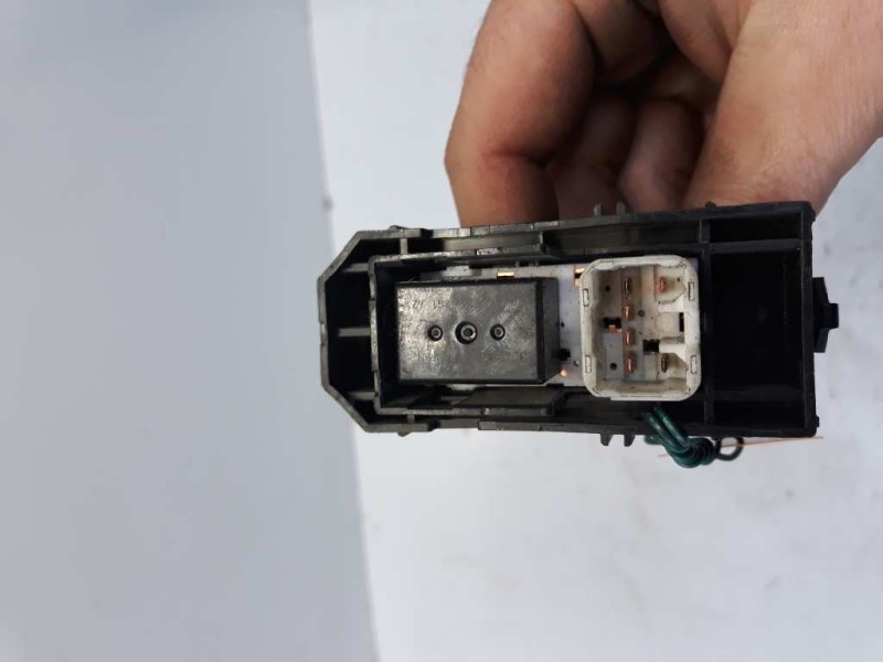 Recambio de mando elevalunas trasero derecho para toyota lexus is 200 (gxe10) 2.0 cat referencia OEM IAM   