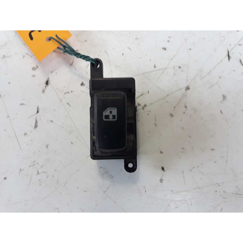 Recambio de mando elevalunas trasero derecho para kia carnival ii 2.5 v6 cat referencia OEM IAM   