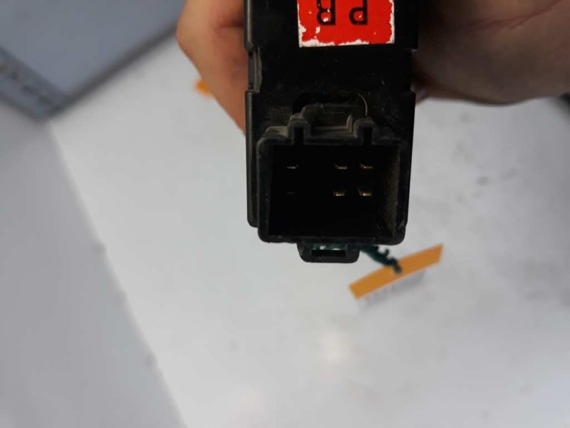 Recambio de mando elevalunas delantero derecho para daewoo nubira berlina 1.6 cat referencia OEM IAM 96190777  