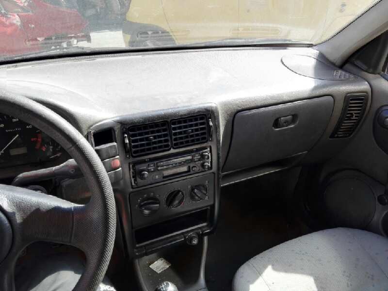 volkswagen polo berlina (6n1) del año 1995