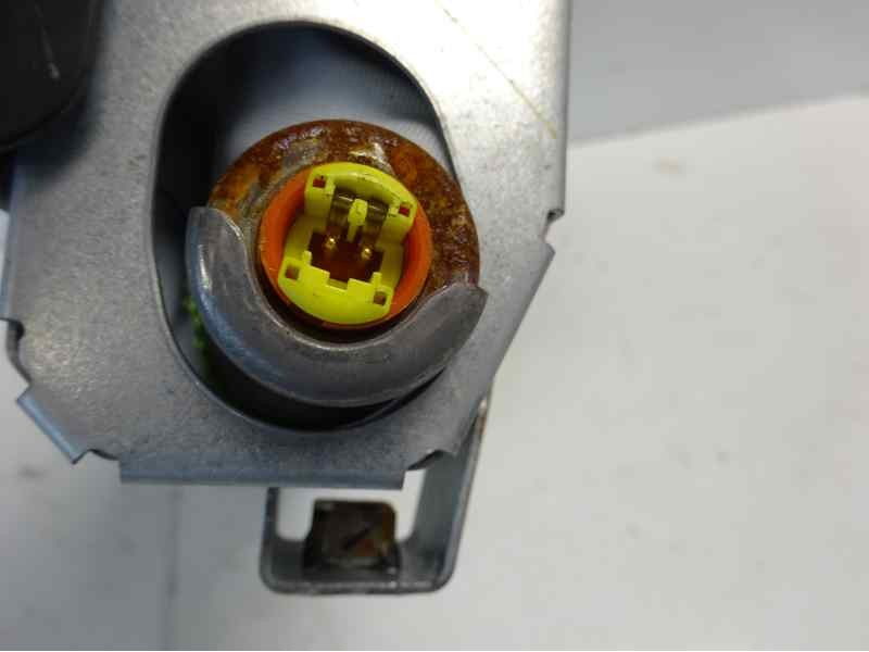 Recambio de airbag de rodillas para toyota corolla verso (r1) 2,2 d-4d sport referencia OEM IAM 739000F010B0  