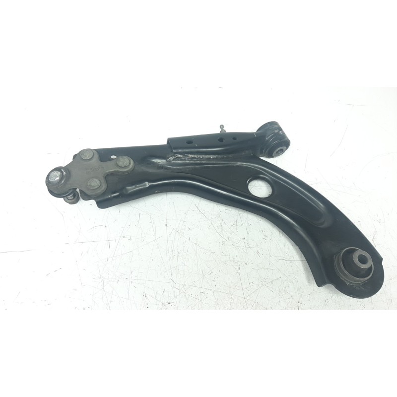Recambio de brazo suspension inferior delantero derecho para peugeot 308 1.2 12v e-thp referencia OEM IAM 9846329280  