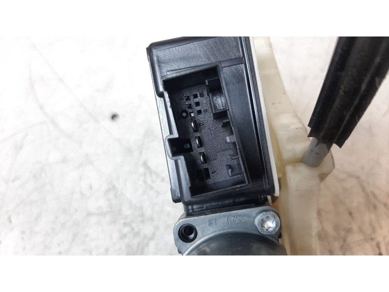 Recambio de elevalunas trasero izquierdo para seat arona 1.6 tdi referencia OEM IAM 6F0839461A  