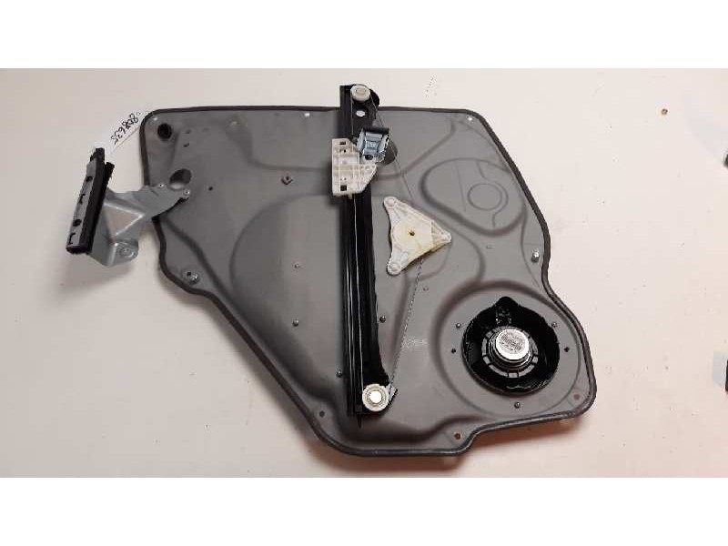 Recambio de elevalunas trasero derecho para mercedes-benz clase b (w245) 180 cdi (245.207) referencia OEM IAM A1697301679 111744