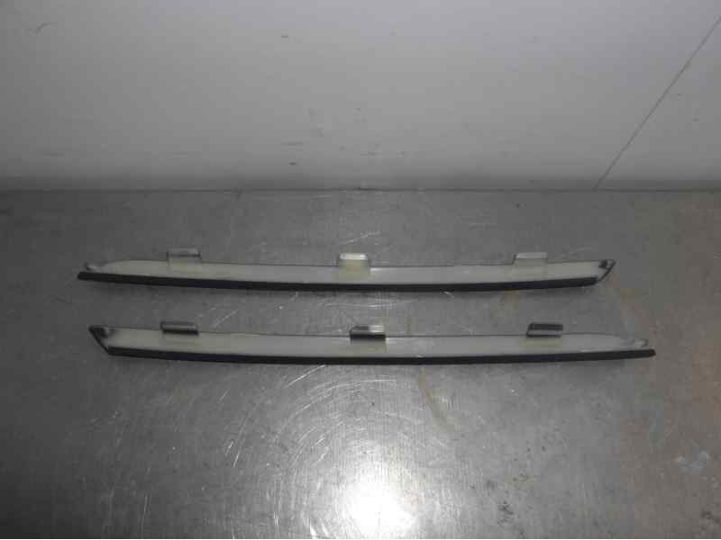 Recambio de molduras delanteras para renault clio iv referencia OEM IAM RN3292226  RN3292226