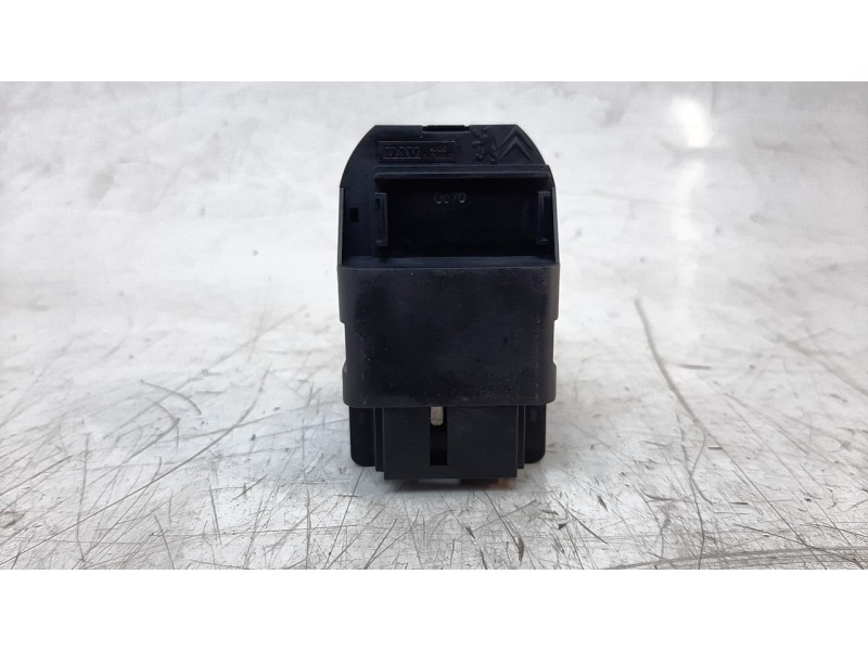 Recambio de mando elevalunas delantero izquierdo para peugeot 206 berlina xr referencia OEM IAM 6552WQ IAF610107CP EWSPE008