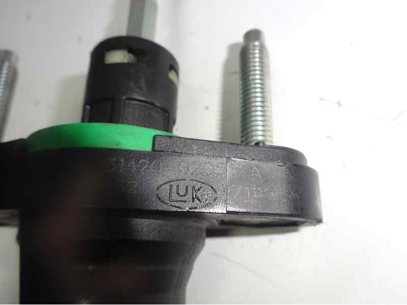 Recambio de bomba embrague para toyota auris active referencia OEM IAM 3142052050  