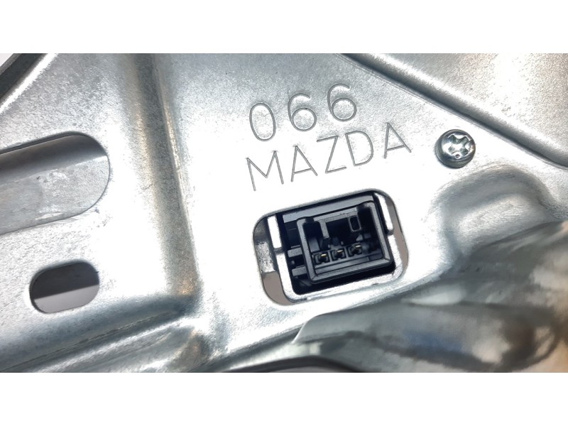 Recambio de motor limpia trasero para mazda 3 sedán (bp) referencia OEM IAM BCKN67450  