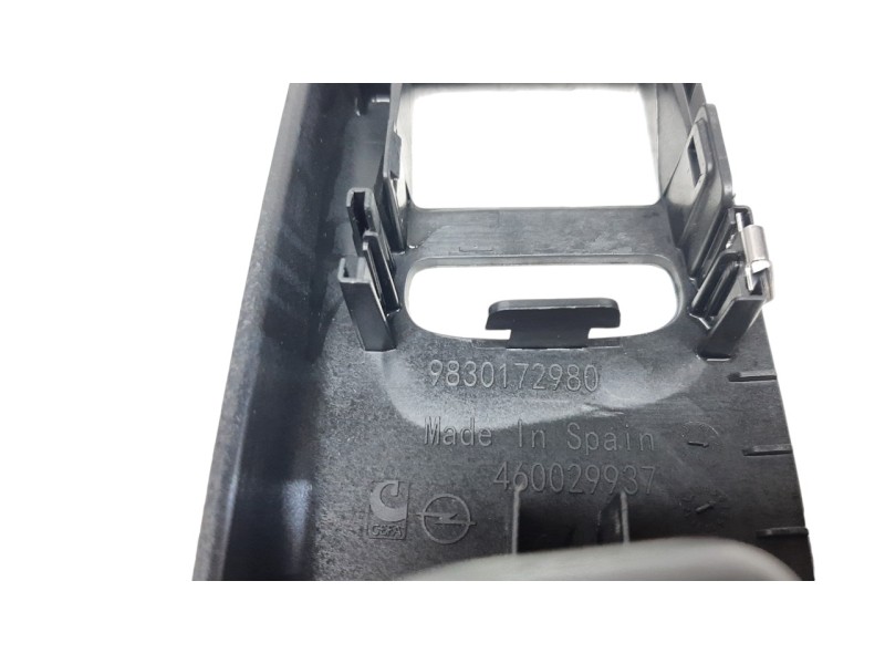 Recambio de moldura para opel corsa f 1.2 referencia OEM IAM 9830172980  