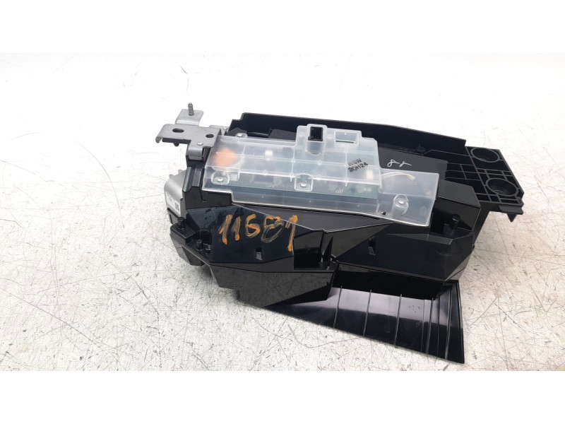 Recambio de pantalla multifuncion para mazda 3 sedán (bp) referencia OEM IAM BDGJ2173320  