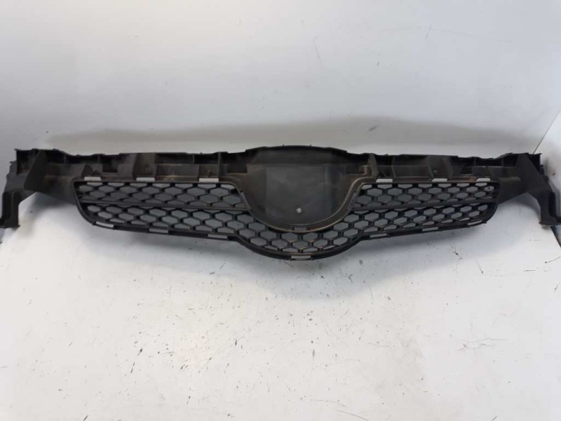 Recambio de rejilla delantera para toyota auris active referencia OEM IAM 5311102390 108906605 