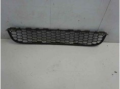 Recambio de rejilla paragolpes central para toyota corolla verso (r1) 2,2 d-4d sport referencia OEM IAM 531120F020   2