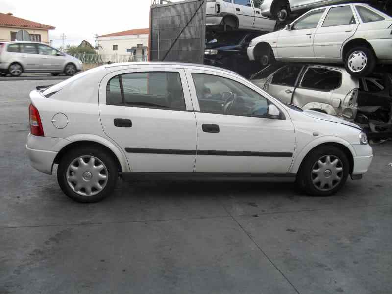 opel astra g berlina del año 2000