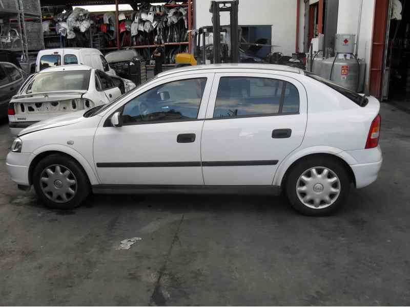 opel astra g berlina del año 2000