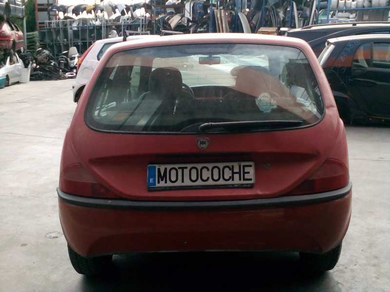 lancia lancia y del año 1998