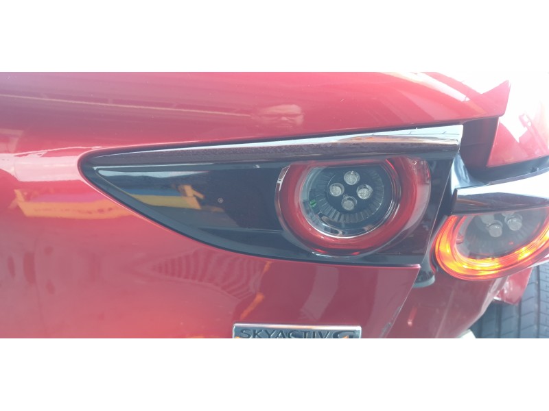 Recambio de piloto trasero derecho interior para mazda 3 sedán (bp) referencia OEM IAM BCKC513F0  