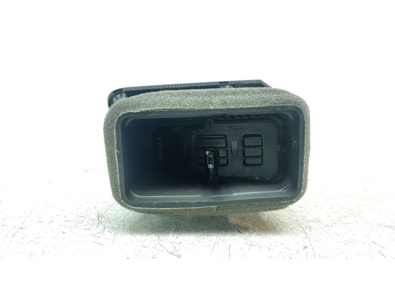 Recambio de aireador izquierdo para kia rio (yb) 1.2 cat referencia OEM IAM 97480H8000WK  