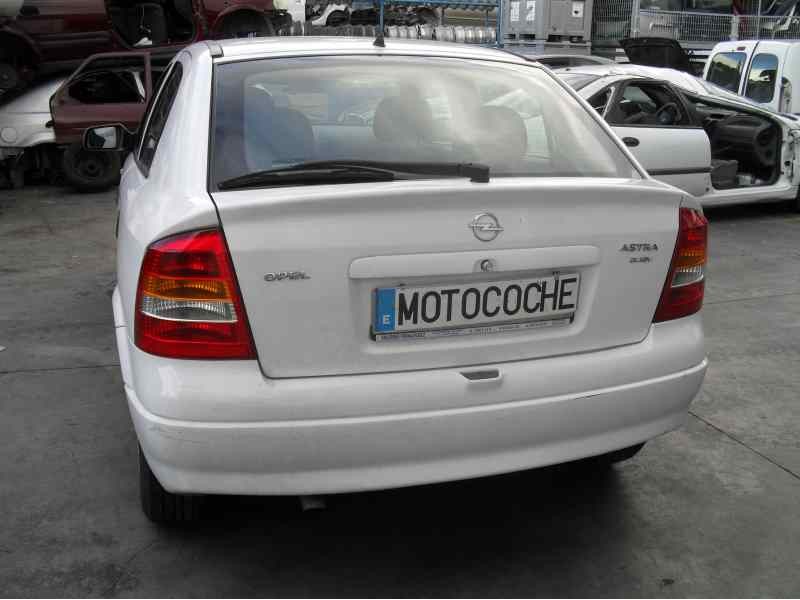 opel astra g berlina del año 2000