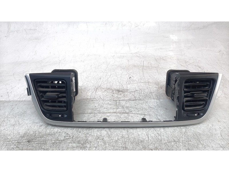 Recambio de aireador central para kia rio (yb) 1.2 cat referencia OEM IAM 84740H8000  