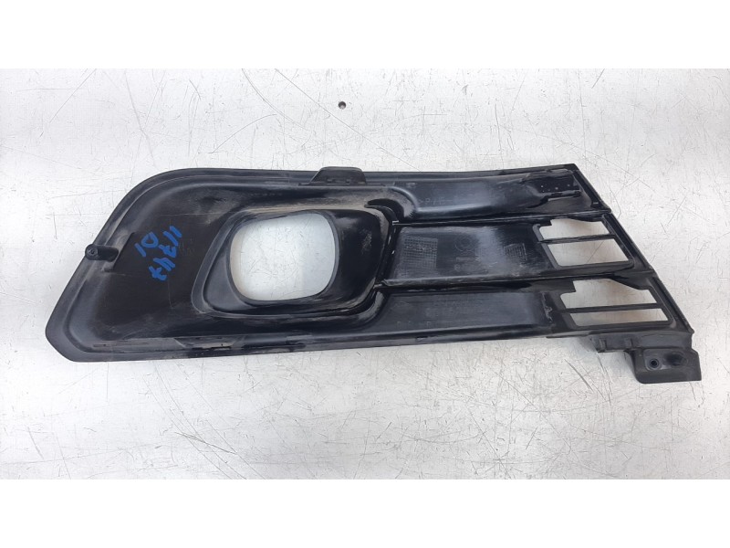 Recambio de rejilla paragolpes izquierda para renault captur limited referencia OEM IAM 261A39427R  