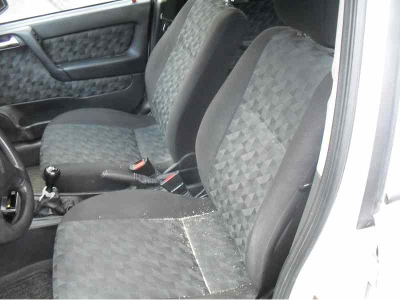 opel astra g berlina del año 2000