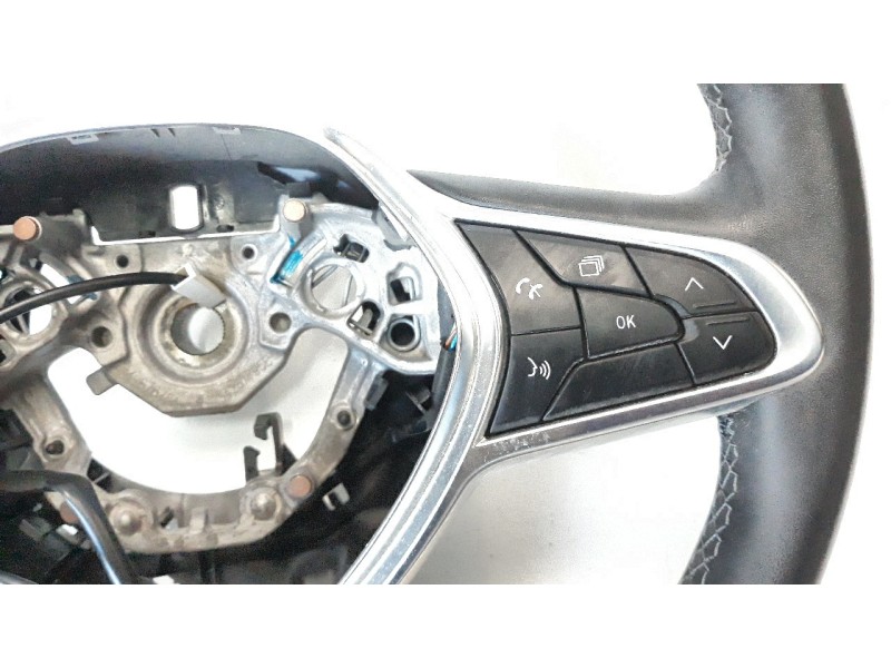 Recambio de volante para renault captur ii 1.0 tce referencia OEM IAM 484002607R  