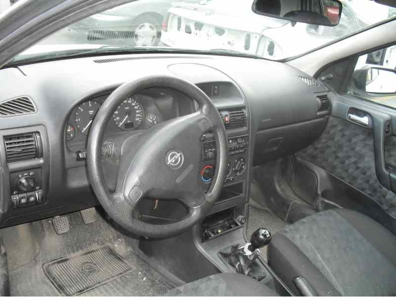 opel astra g berlina del año 2000